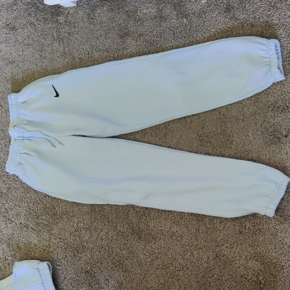 Nike matching sweat suit - Picture 2 of 4